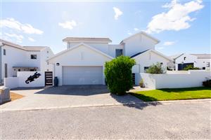 Stunning Double Story Home in Shelley Point Coastal Security Golf Estate