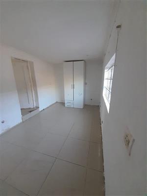 A stunning 3 bedroom,2 bathe house to Let in Fishershill Germiston 