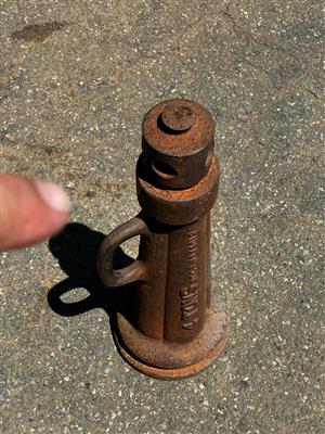 Jack Ox wagon lifting.