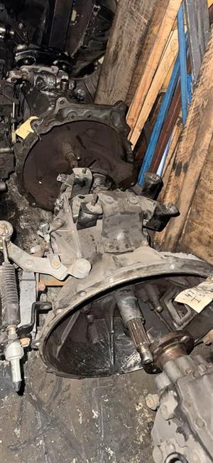 Isuzu 4jh1T Truck 5 speed Gearbox