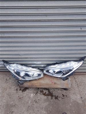 Peugeot 208 headlights