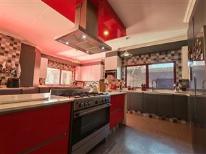 House For Sale in Sunward Park