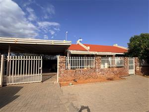 Townhouse For Sale in Camelot