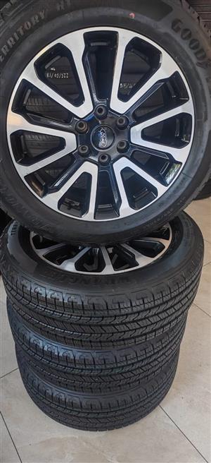 20inch Ford Platinum/Everest/Wildtrack original mags with brand new 255/55/20 Go