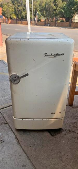 Fuchsware medium fridge 