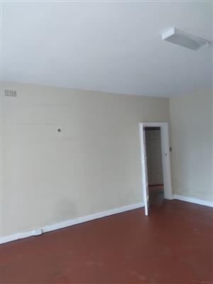 Spacious bedroom to rent in Observatory (Johannesburg)