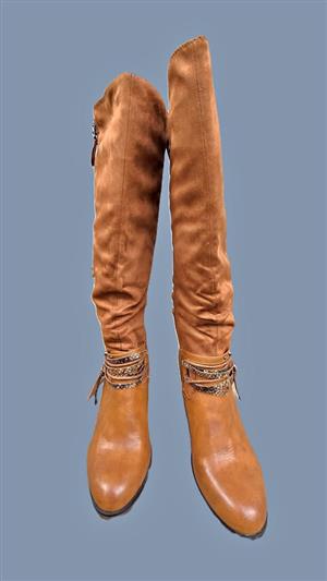 Stylish Tan Knee-High Boho Boots - Size 5 (38)