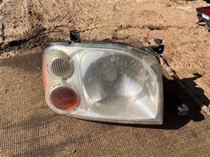 Nissan Np300 headlight