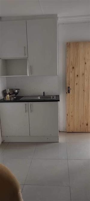 Bachelor for Rent in DawnCity