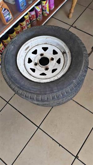Nissan 1400 Rims n Tyres 