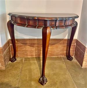 Ball & claw half moon