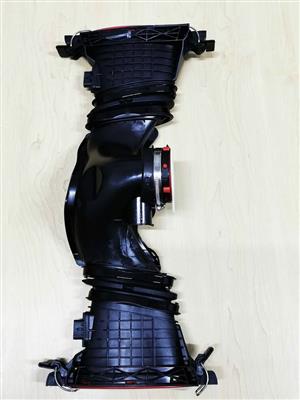Brand new Mercedes Benz M642 air intake duct