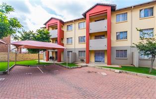 Bidding to start from R600 000!! Live Auction!! Modern 2-Bed Corner Unit with Patio in Estate!