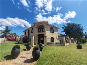 Entertainers Dream Home  in Strelitzia Park