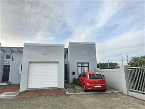 Townhouse For Sale in Muizenberg Central
