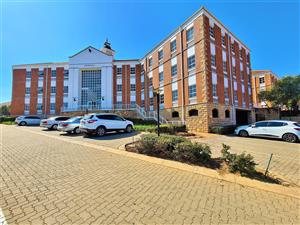363m² Open Plan Office to Let in Fourways Golf Park