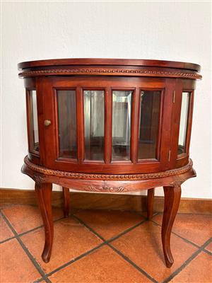 Curved glass Mahogany vitrine