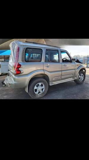 Mahindra scorpio 4X4 suv striping for spares