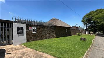 Spacious Family Home with Flatlet, Office & Workshop – Perfect for Extended Living