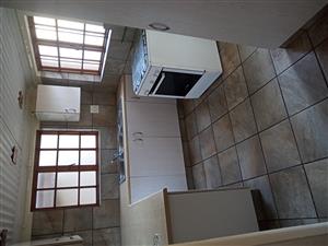 GARDEN COTTAGE Helderkruin area.