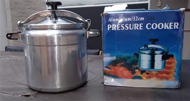 Pressure cooker for sale 