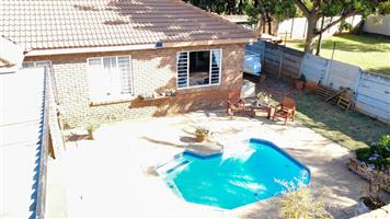 Your Private Retreat in Pretoria North – Pool, Braai & Modern Comfort