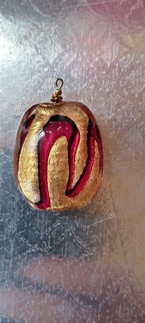 glass pendant featuring gold leaf and pink swirls, Murano glass 3,5cm
