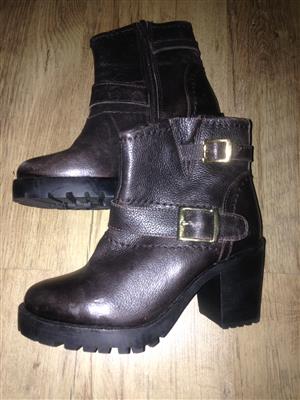 Zoom Genuine leather womens dark brown boot