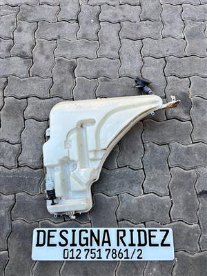 BMW F30 320i B48 WINDSHIELD WASHER FLUID RESERVOIR AVAILABLE.