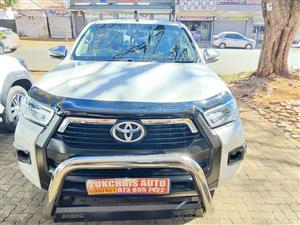2020 TOYOTA HILUX GD6 2.4 DOUBLE CAB 4X2 MANUAL DIESEL 115.000KM WHITE COLOUR  LEATHER SEATS RE