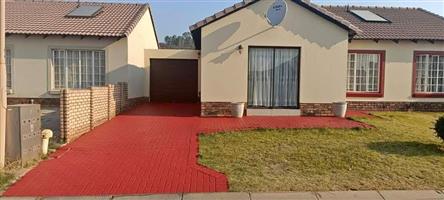 Rental house in Magalies Security estate Amandasig