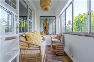 Renovated Two-Bedroom Apartment | Airbnb-Friendly |Sea Point