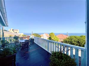 3-STOREY SEA-FACING HOME in QUIET CUL-DE-SAC