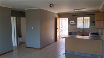 This charming flat, located on the first floor in Pretoria North