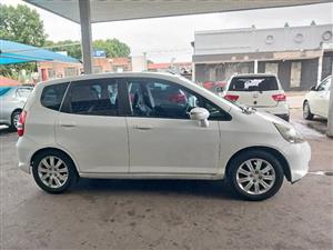 2007 HONDA JAZZ FIT 1.5  Transmission: Automatic  Mileage: 99000km  Fueltype: Petrol  White
