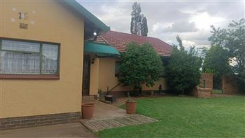 Huge Family Home in Quiet Position