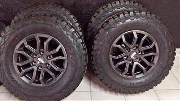Ford Raptor 17inch original mags with brand new 285 70 17 BF Goodrich AT set 