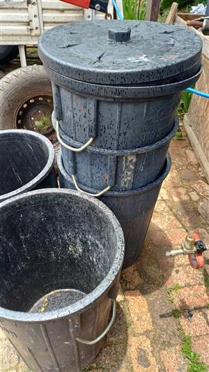 Garden rubish bins 
