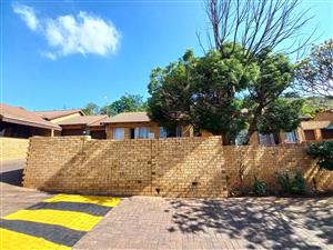 Neat and Inviting 2-Bedroom Townhouse in a Popular Security Complex 🏡✨