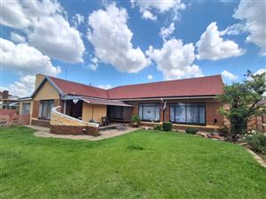 Investment Opportunity in Vanderbijl SE7. 14 Bedrooms fixer upper within walking distance to VUT.