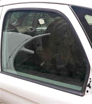 Citroen Xsara Picasso LR door glass