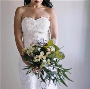 Beautiful, romantic, vintage-inspired mermaid gown – Size 6 (30). Colour: Ivory.