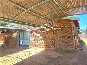 House For Sale in Roodepan