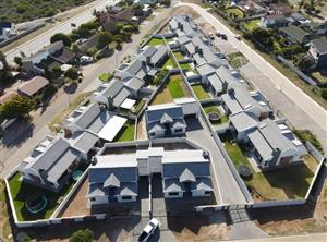 Townhouse For Sale in Hartenbos Heuwels