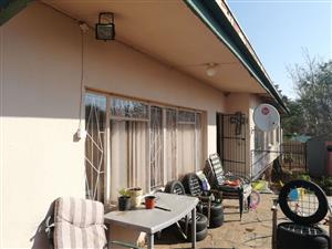 House For Sale in UITSIG