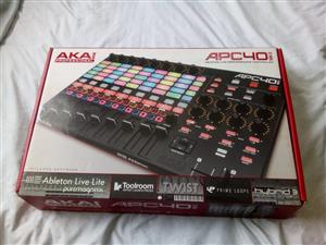 I Am sell a Akia Apc 40mkll midi controller. Sell price is R5500 i paid 8500 it's almost band me. 