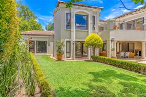 Elegant Family Home in Cedar Lakes Estate