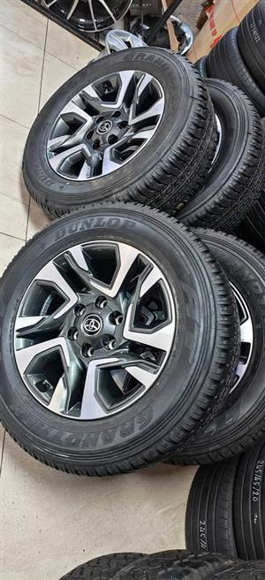 Toyota Fortuner/Legend 55 OEM 18'' mags with brand new 265/60/18 Dunlop Grandtrek AT25 set