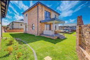 Townhouse For Sale in Lion Pride