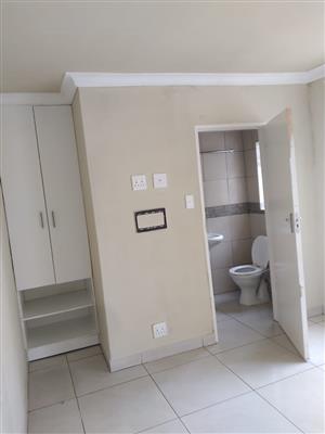Outside room with shower and toilet to rent in Observatory